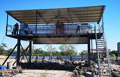 安裝污泥壓濾機后，須首先檢查設備并進行調(diào)試