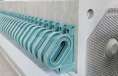 廂式壓濾機采用不同濾板材質的性能對比