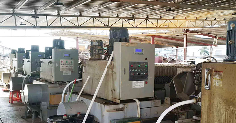金凱地壓濾機(jī)廠家污泥壓濾機(jī)工作現(xiàn)場(chǎng)